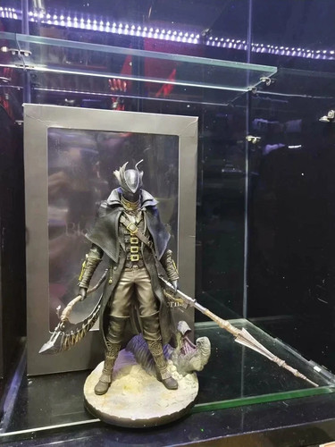 Hunter scal statue - scal,