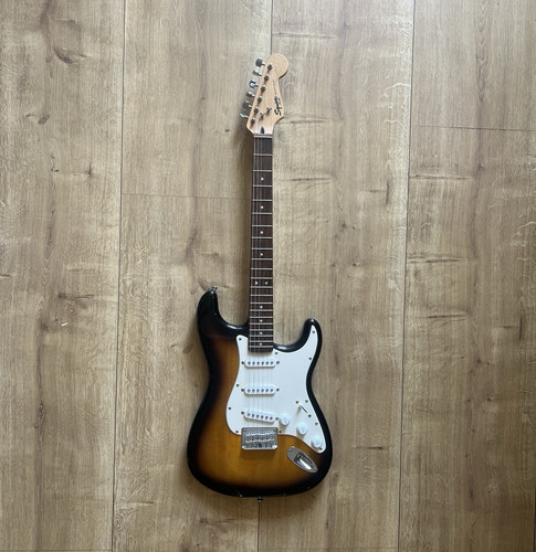 Squier fender stratocaster - by,