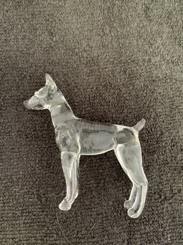 Statuina pinscher doberman - pinscher, in