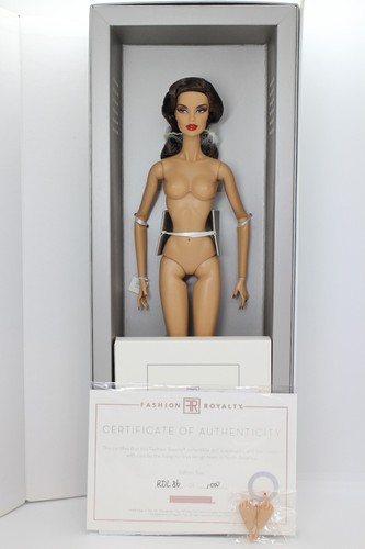 Bambola nuda retrò - bambola,