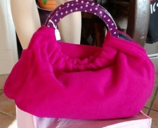 Borsa Handmade in lana cotta fucsia, con manici in resina.