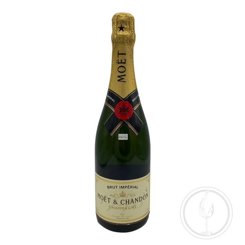 Vintage bottle moet chandon - -, moet&chandon