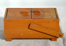 VECCHIA SCATOLA DA CUCITO IN LEGNO