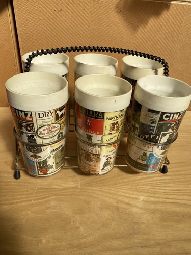 Espositore con bicchieri - con,