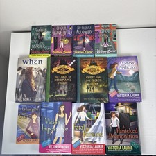 Lot victoria laurie books - 12,