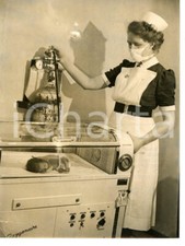 1954 WOLVERHAMPTON Premature baby lying in an incubator *Foto 15x20 cm