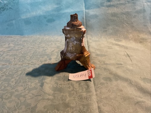 Antico frammento base - , di