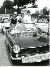 1963 II CANTAGIRO Carmen VILLANI beve Coca-Cola su FIAT 1500 Cabrio *Foto 18x24