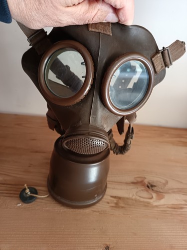 Maschera antigas militare