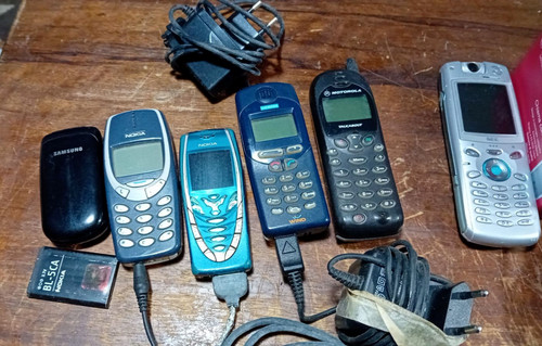 Lotto 8 telefoni - n,