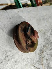 Vecchia puleggia di un orsacchiotto di fieno