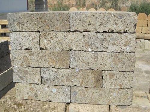 Tufo grigio chiaro