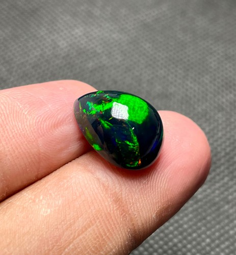 Cabochon opale nero naturale