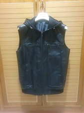 Gilet in pelle con cappuccio