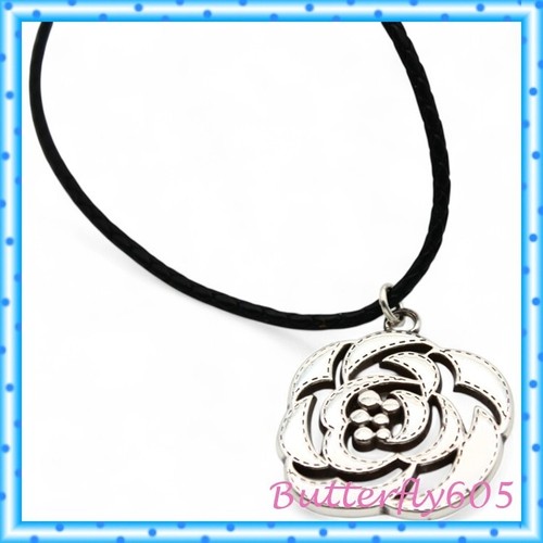 Collana con ciondolo pelle - con,