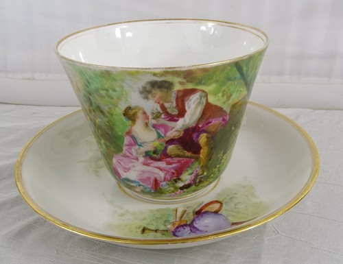 Grande tasse sous - grande,