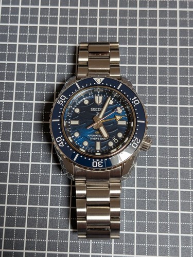 Seiko prospex gmt diver 300m - seiko,
