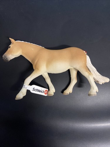 Schleich cavalla avelignese