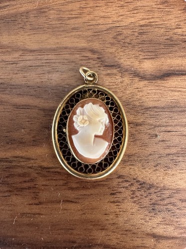 Collana con ciondolo