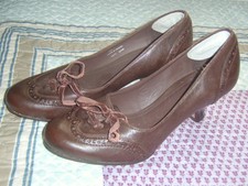 Scarpe vintage Brogue nastro di velluto tacco basso a clessidra UK 4 (37) marrone immacolato