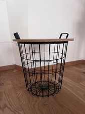 Tavolino da salotto con base in legno con struttura contenitiva in ferro nero