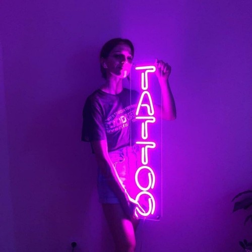 Insegna neon tatuaggio a - neon,