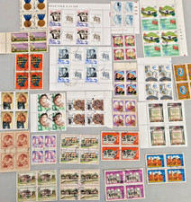 400 Francobolli Italia forniti