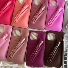 COVER morbida in silicone con rossetto Rhode. iPhone 16, 15, 14, 13, 12, 11 Pro.