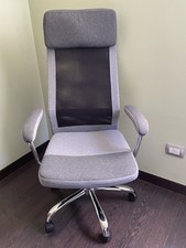 sedia ufficio con ruote, Colore Grigio Con Poggia Testa, Molto Comoda