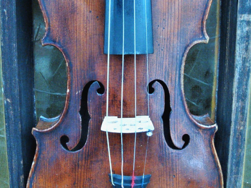Vecchio violino con marchio - , di
