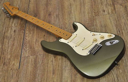 Chitarra elettrica usata