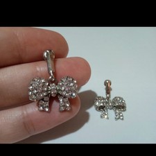 Orecchini colore argento con strass modello fiocchetto donna