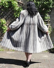 Cappotto Visone Saga di Pelliccia Kohinoor Platino Black Cross Grigio