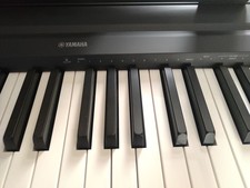 PIANO DIGITALE YAMAHA P45 88 tasti pesati + leggio + pedale 