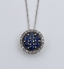 Collana con ciondolo aureola a grappolo fiori zaffiro blu e diamanti oro bianco 10 kt