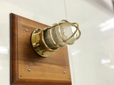 Antica luce gabbia paratia