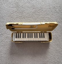 Vintage Suzuki Melodion A-32
