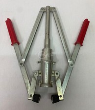 Tappatrice manuale in ferro a due leve lunghezza totale 34 cm casalinghi