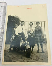 1950 Scooter Lambretta Innocenti Milano, 2 foto (1 con Bandierina ) Originali