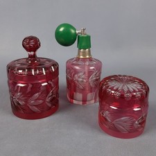 Set Da Toilette Cristallo Bohemia Fucsia Inciso Barattoli E Flacone Vintage 1950