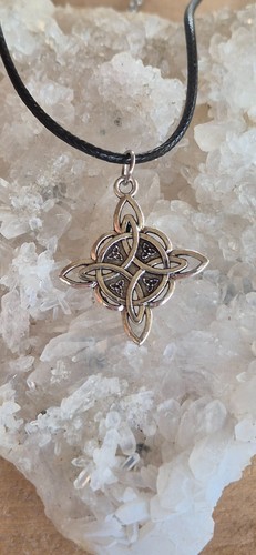 Collana nera con nodo della - nera,