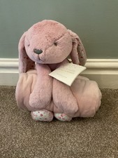 Coniglietto rosa con coperta