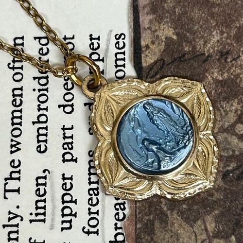 Collana con ciondolo - , moneta