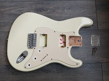 Aged white stratocaster - white, strat