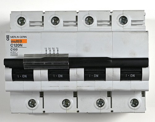 Interruttore magnetotermico