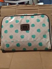 Guess Zippered (2) Piece Bag &