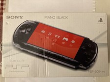 sony psp slim&lite 3004 piu custodia e due giochi. batteria nuova