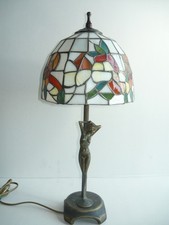 Lampada da tavolo soggiorno ottone con donna liberty e vetro tiffany lavorato