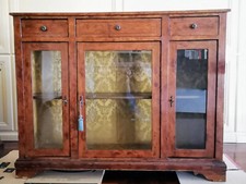 MOBILE VETRINA - TRE ANTE E TRE CASSETTI