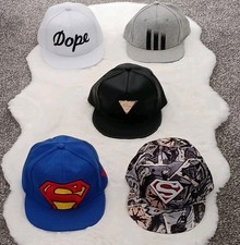 Lotto di 5 cappelli snapback -